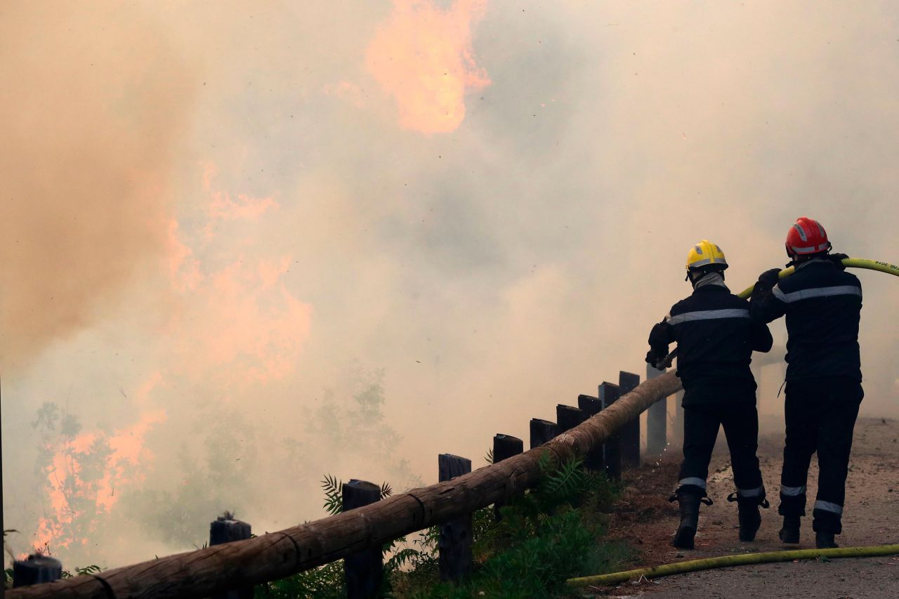 Nice : l’incendie de Castagniers fixé, 450 pompiers toujours mobilisés