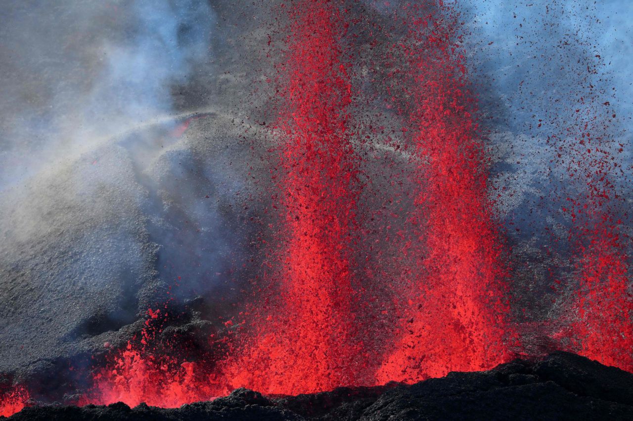 La Réunion : troisième éruption de l'année pour le Piton de la Fournaise