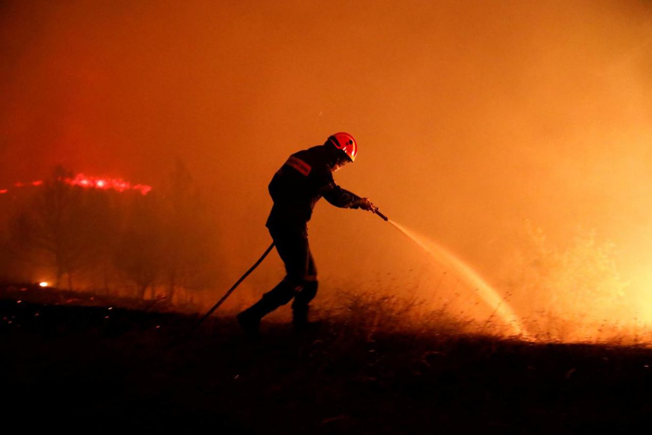 La Grèce lutte contre les incendies et demande l'aide de l'UE