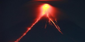 EN IMAGES. Philippines : le volcan Mayon menace