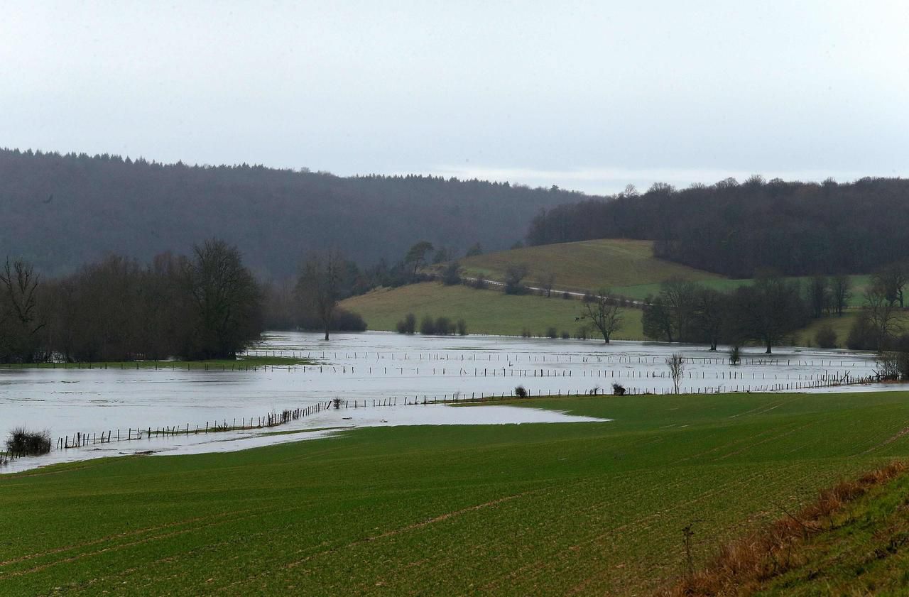 Inondations : 14 départements en alerte, fortes pluies dans le Sud