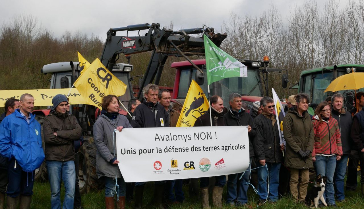 Les agriculteurs bretons se mobilisent contre le parc d'attractions