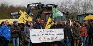 Les agriculteurs bretons se mobilisent contre le parc d'attractions