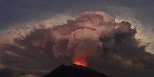 Bali : l’aéroport fermé à cause de l’éruption d’un volcan