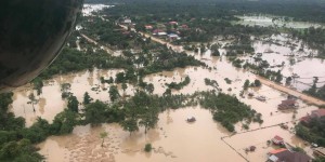 Laos : l’eau du barrage effondré inonde le Cambodge voisin