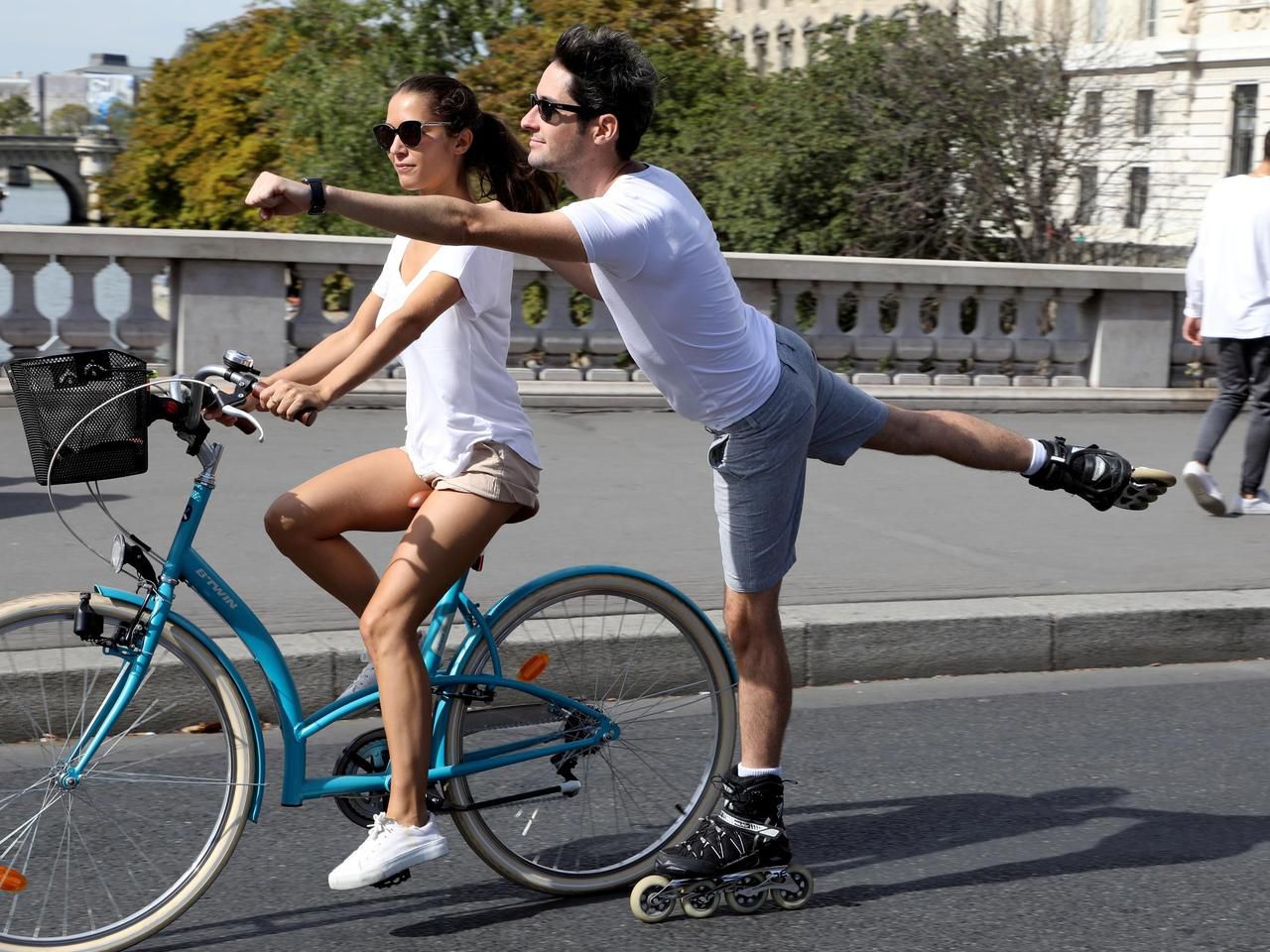 EN IMAGES. «Sans voiture», Paris envahi par les cyclistes, rollers et piétons