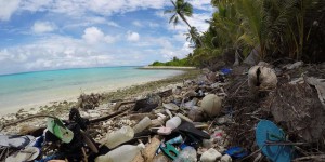 Un archipel de l’océan Indien recouvert de plastique