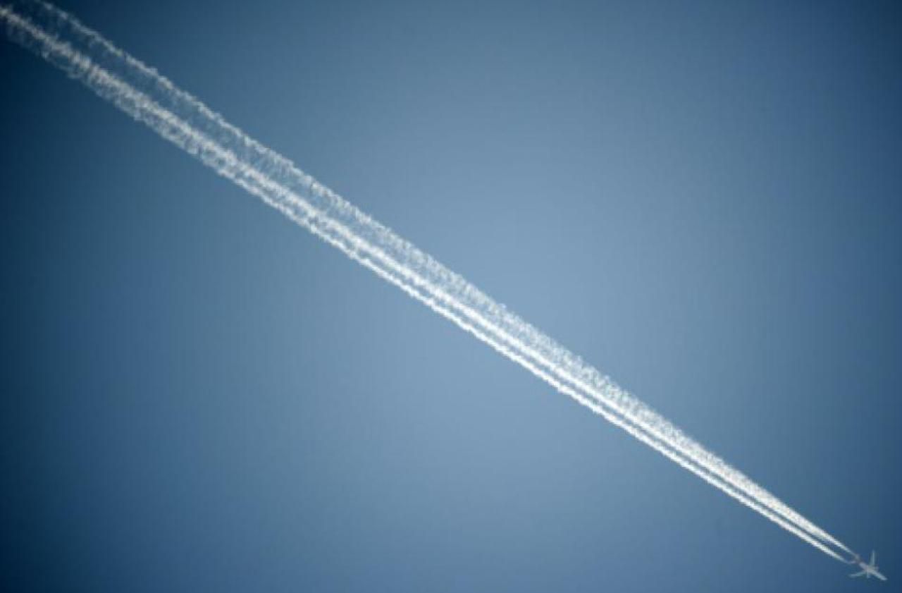 Les traînées blanches des avions, ces accélérateurs méconnus du réchauffement climatique