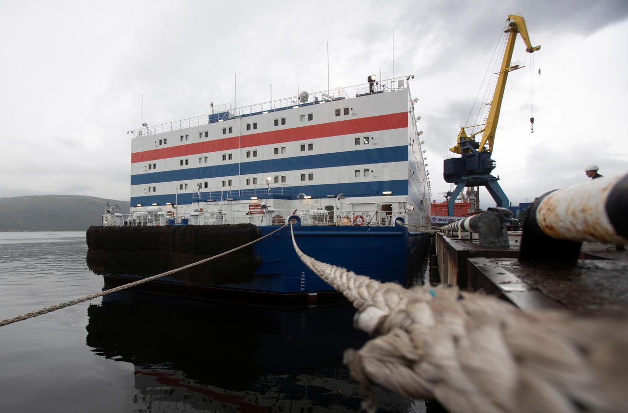 Russie : une centrale nucléaire flottante entame sa traversée de l’Arctique