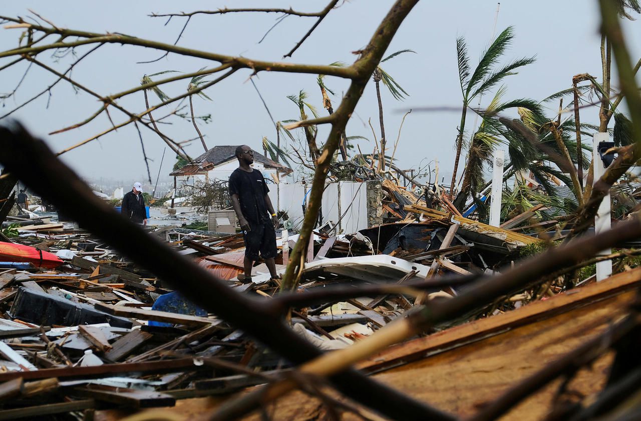 Dorian : le bilan monte à 20 morts aux Bahamas, l’ouragan se renforce encore