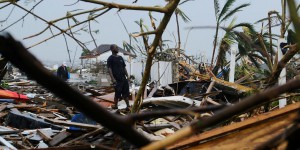 Dorian : le bilan monte à 20 morts aux Bahamas, l’ouragan se renforce encore