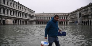 Venise sous les eaux d’une «acqua alta» : quatre questions sur une marée haute historique