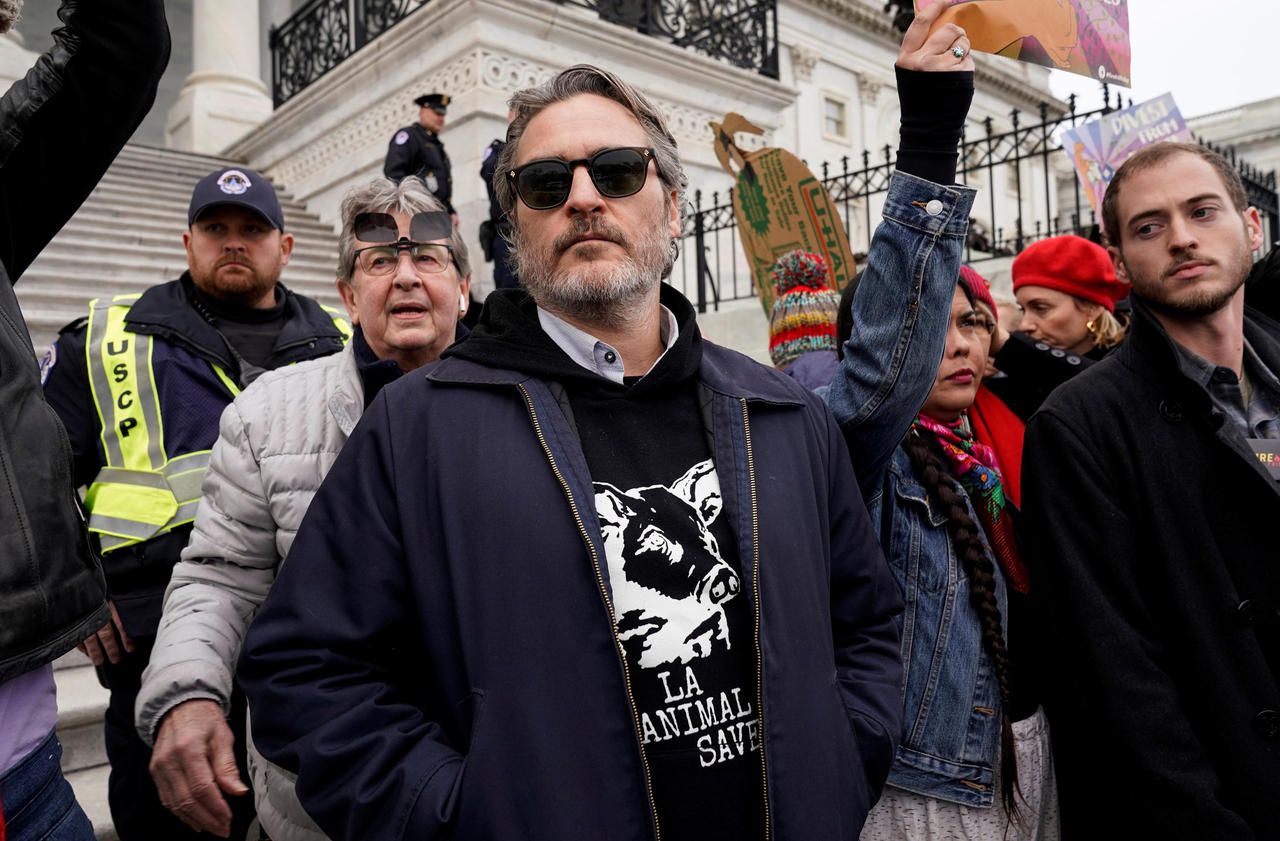 Climat : Joaquin Phoenix et Martin Sheen interpellés lors d’une mobilisation organisée par Jane Fonda