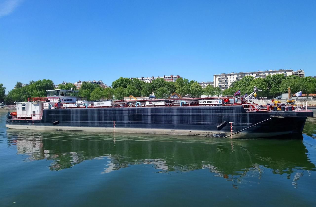Le «Sandre», la première péniche qui navigue au colza sur la Seine