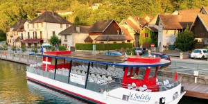 Savoie : un bateau de croisière à énergie solaire sur le lac du Bourget