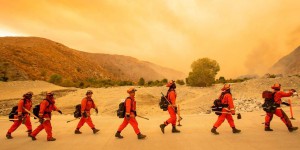 «Apple Fire» en Californie : désormais 2 200 pompiers mobilisés contre le gigantesque incendie