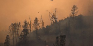 Incendies : les pompiers progressent prudemment en Californie