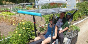Un ingénieur orléanais adapte un chargeur solaire sur son vélo trike