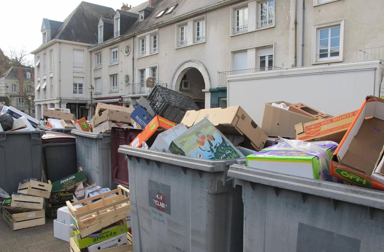Caisses, cagettes, cartons… à Vendôme, les commerçants du marché doivent faire place nette
