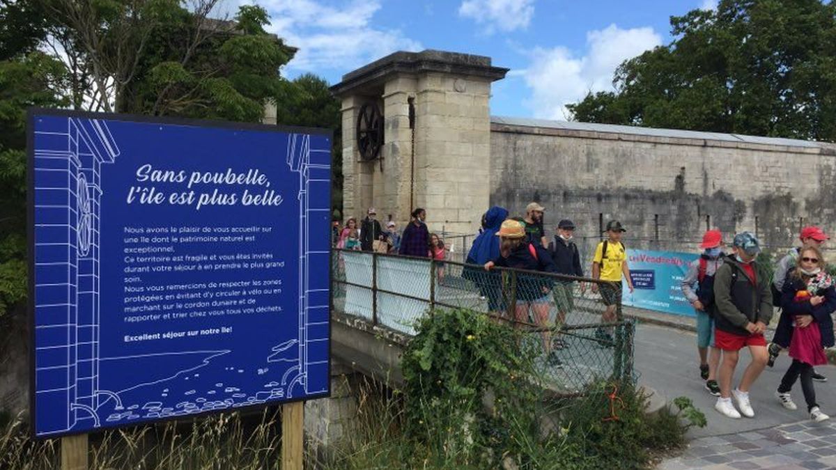 Sur l’Île d’Aix, on décompte les touristes et on supprime les poubelles pour mieux gérer l’affluence
