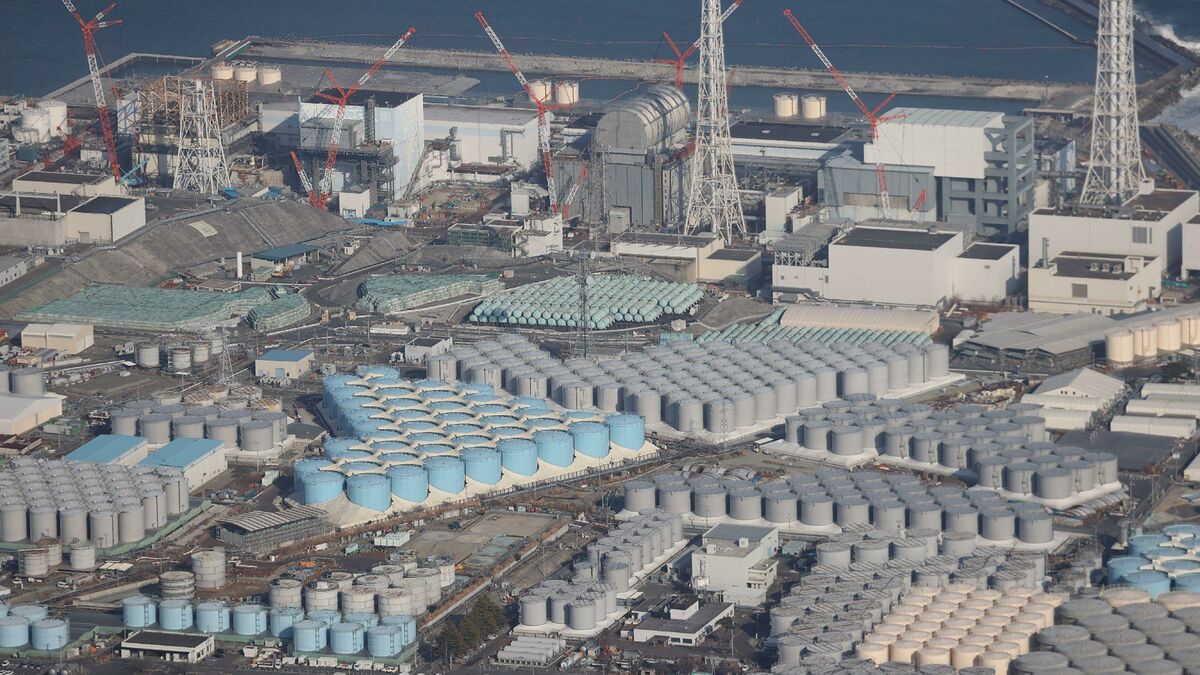 Centrale nucléaire de Fukushima : le Japon va rejeter de l’eau contaminée à la mer après traitement