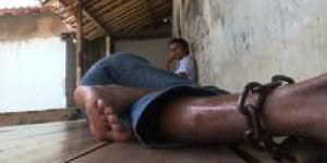Indonésie: le calvaire de malades mentaux enchaînés