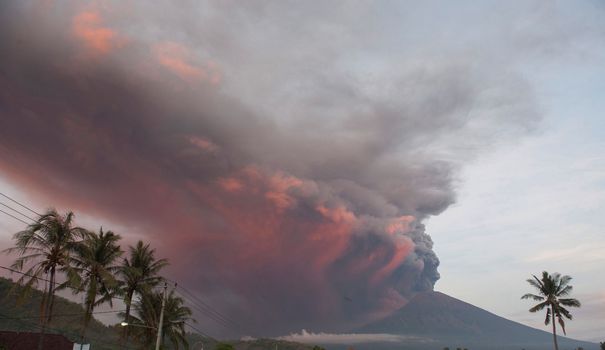 Volcan à Bali: 'une explosion aurait des répercussions écologiques et économiques'
