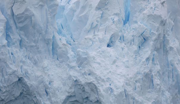 Glaciers grignotés de l'Antarctique