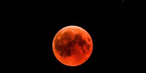 Eclipse de lune: les nuages ont perturbé le spectacle