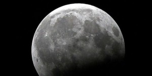 La présence de glace sur la surface lunaire confirmée