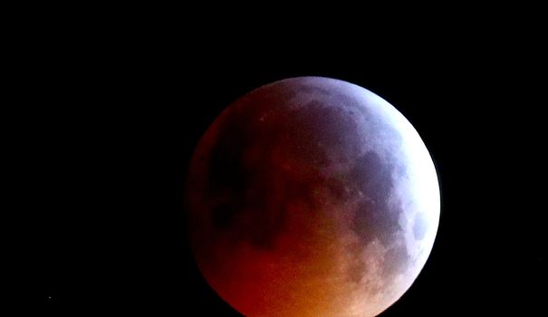 EN IMAGES. La dernière éclipse totale de Lune avant 2022