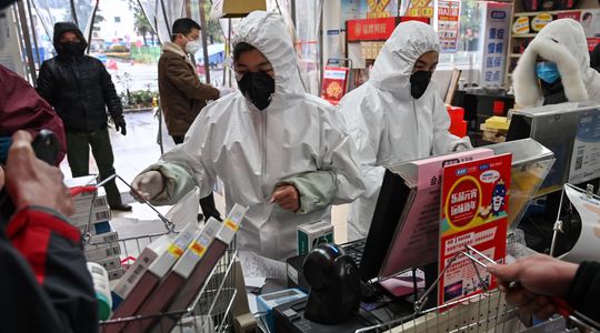 Virus chinois : pourquoi l'OMS n'a pas décrété immédiatement l'alerte internationale?