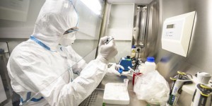 Coronavirus : dans les coulisses du laboratoire au coeur de la crise