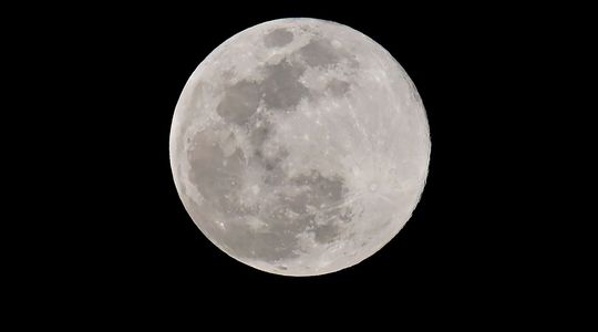 Espace : la Lune serait encore plus riche en eau que prévu