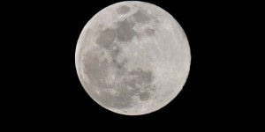 Espace : la Lune serait encore plus riche en eau que prévu