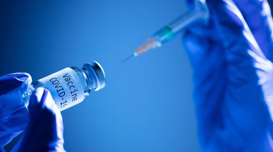 Immunité, sécurité, populations cibles... ce que l'on sait et ignore des vaccins anti-Covid