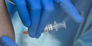 Vaccin de Pfizer et BioNTech : quatre questions sur son autorisation au Royaume-Uni