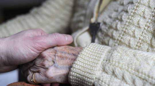 Maladie d'Alzheimer : trois questions sur le nouveau médicament autorisé aux Etats-Unis