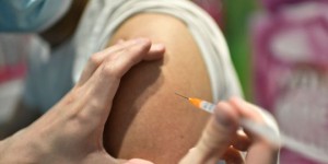 Vaccin ARNm de Moderna contre le VIH : quatre questions sur des essais cliniques prometteurs