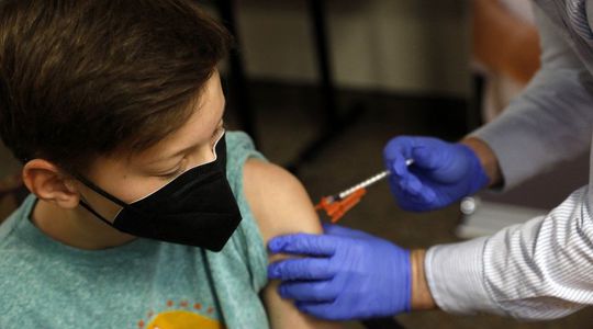 Covid-19 : les données qui ont conduit ces médecins à faire vacciner leurs enfants
