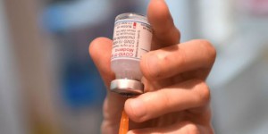 Dan Staner (vice-président de Moderna) : 'Un vaccin contre Omicron sera disponible cet été'