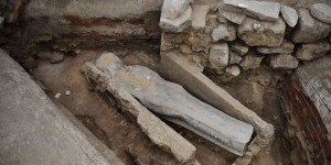 Notre-Dame de Paris : qui se cache dans le sarcophage retrouvé au coeur de la cathédrale ?