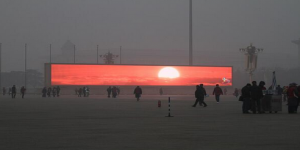 
    Non, la pollution ne contraint pas Pékin à offrir un lever de soleil sur grand écran  