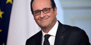 Hollande ovationné sur le site du CEA à Monts