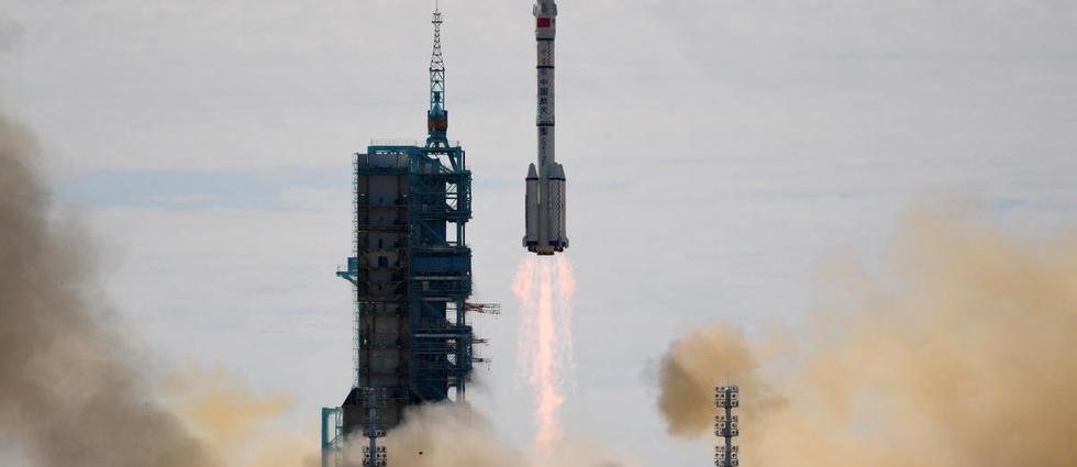 La première mission habitée vers la station spatiale chinoise a décollé