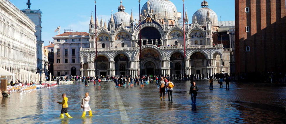 La hausse du niveau de la mer et les écroulements menacent Venise