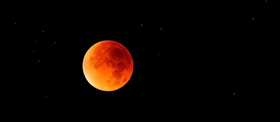Éclipse totale : une lune rouge visible dans la nuit de dimanche à lundi