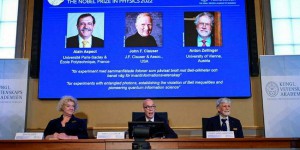 Le Français Alain Aspect parmi les trois lauréats du prix Nobel de physique