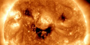 Pourquoi le Soleil « sourit » sur une photo de la Nasa ?