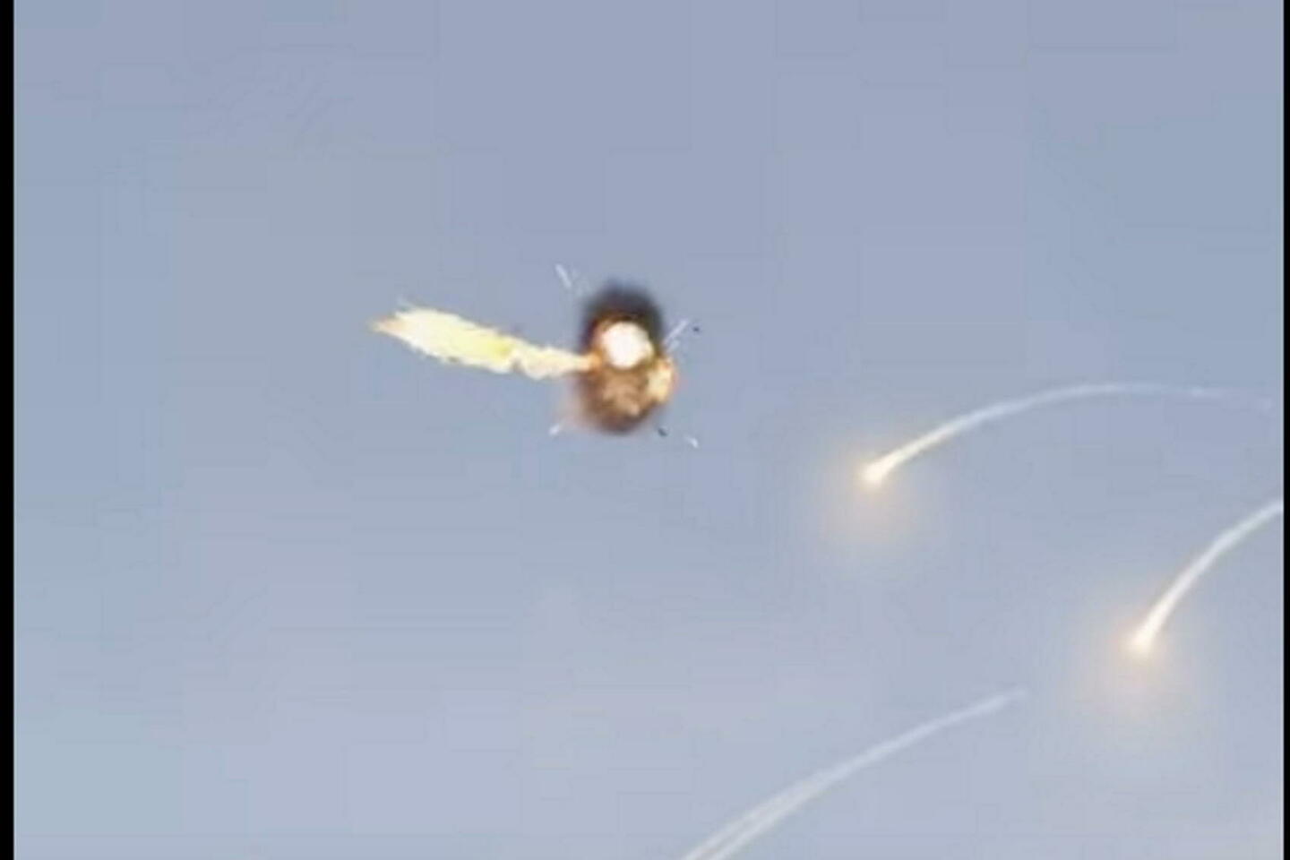 Guerre Hamas-Israël : « Non, il ne s’agit pas d’un hélicoptère israélien anéanti par une roquette mais… d’un jeu vidéo »